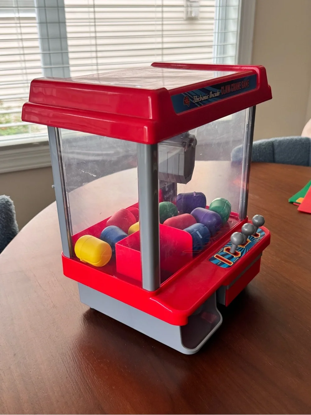🔹 Electronic Arcade Claw Crane Game – Mini Candy & Prize Grabber w/ Tokens